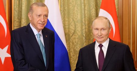Rosja montuje porozumienie z Turcją dotyczące zboża. Omija Ukrainę