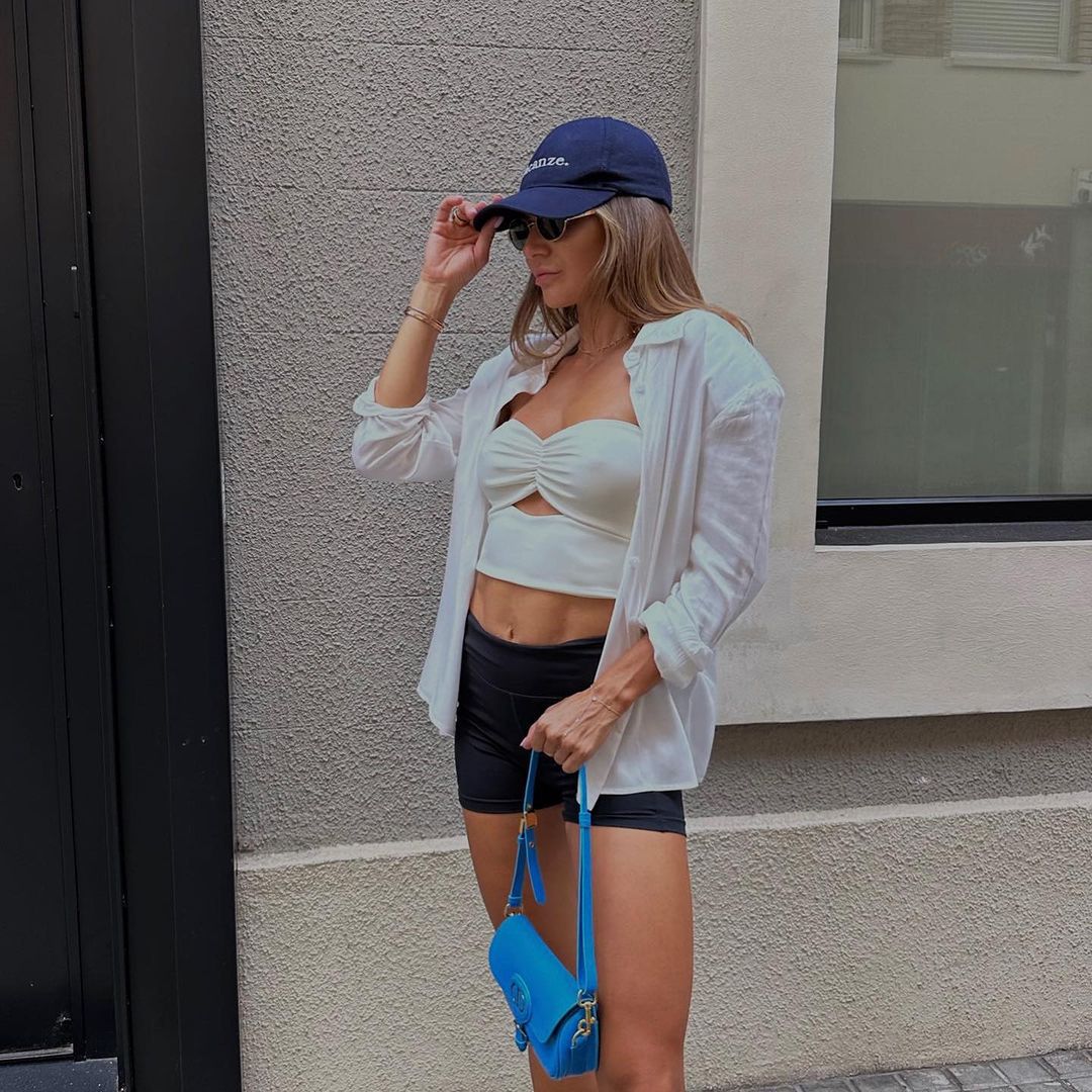 Anna Lewandowska w jasnej koszuli