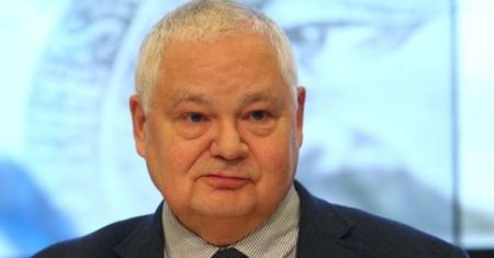Prezes NBP Adam Glapiński wypłacił sobie dodatkowe pół miliona? "Reguluje to ustawa"