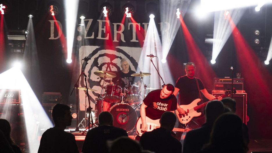 Na scenie w Siarach wystąpi legenda polskiego punk rocka - Dezerter, a wraz z nimi zagrają Ga-Ga/Zielone Żabki, Party 5 oraz 33 Trzysta