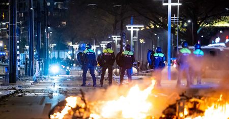 Zamieszki w Holandii. Przeciwnicy obostrzeń starli się z policją w kilku miastach