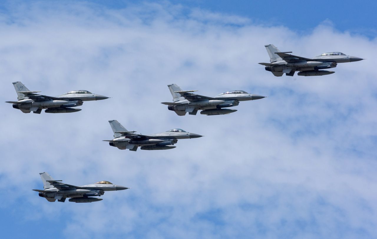 South Korean exercise mishap: KF-16 mistakenly drops bombs