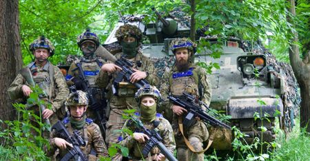 M2 Bradley naprawdę ratuje życie. Ukraińcy pokazują, co się dzieje po trafieniu pojazdu