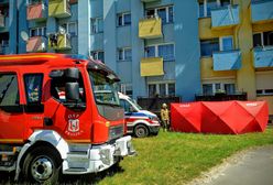 Mężczyzna wypadł z czwartego piętra. Zginął na miejscu