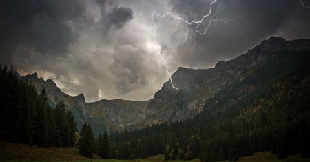 Załamanie pogody w górach. "Turyści to lekceważą"