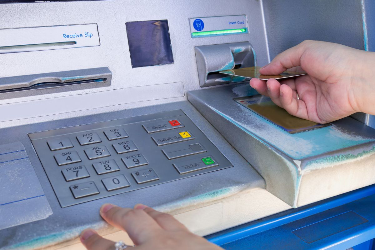 Jak złodzieje przechwytują kody PIN?