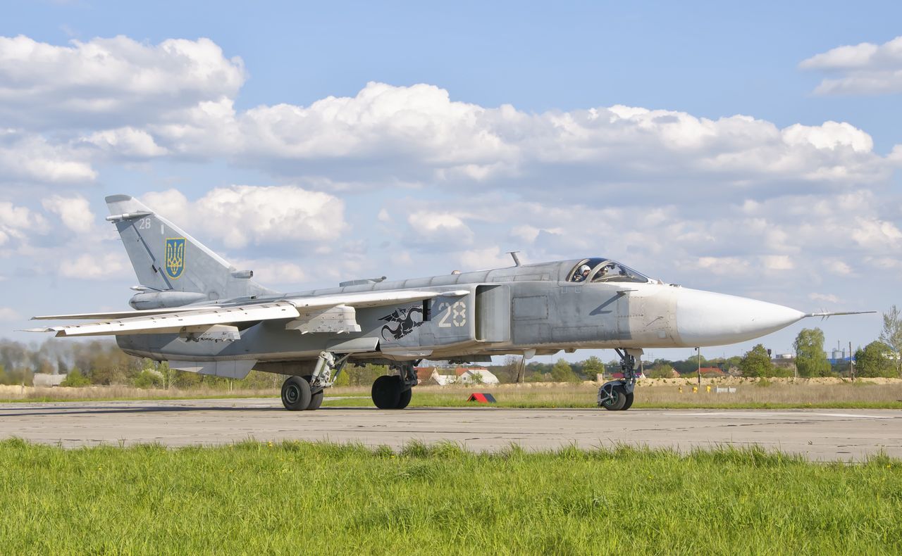 Piloci Su-24M i ich sposób "na normalność". Nagranie z kokpitu ukraińskiego bombowca zaskakuje