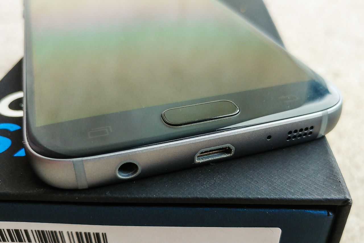 Pierwszy smartfon Samsunga bez minijacka został już pokazany. To może być początek zmian