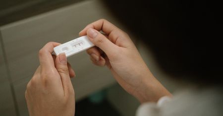 Pierwsze objawy ciąży. Jakie dolegliwości mogą towarzyszyć początkom ciąży?