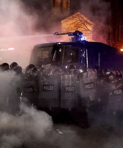 Dantejskie sceny w Tbilisi. Nocny szturm na parlament