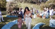 Kim Kardashian pokazała zdjęcia z baby shower. "To najspokojniejsze ze wszystkich naszych dzieci" (FOTO)