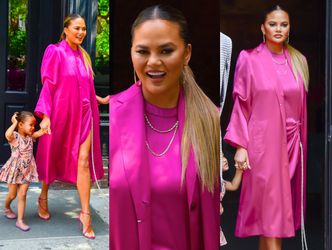 Fuksjowa Chrissy Teigen wyłania się z mieszkania z markotną córeczką u boku