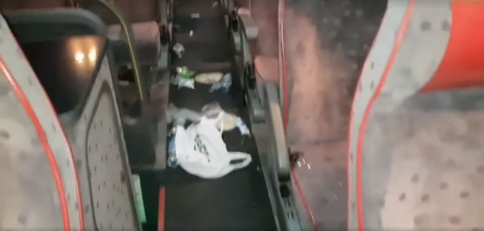 Kierowca pokazał jak wygląda autokar po szkolnej wycieczce