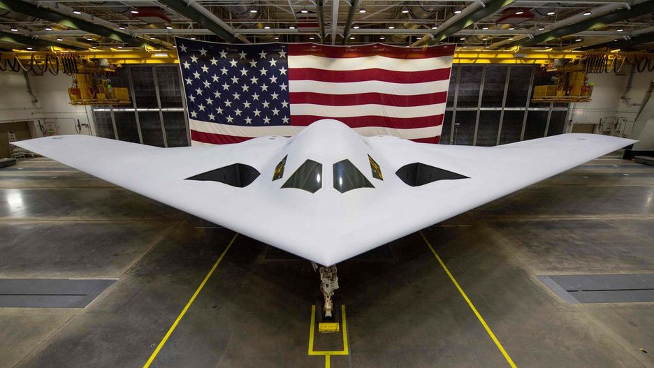 Bombowiec B-21 Raider w centrum Palmdale w Kalifornii