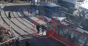 Dramatyczne nagranie. Tramwaj potrącił dwójkę nastolatków w Chorzowie