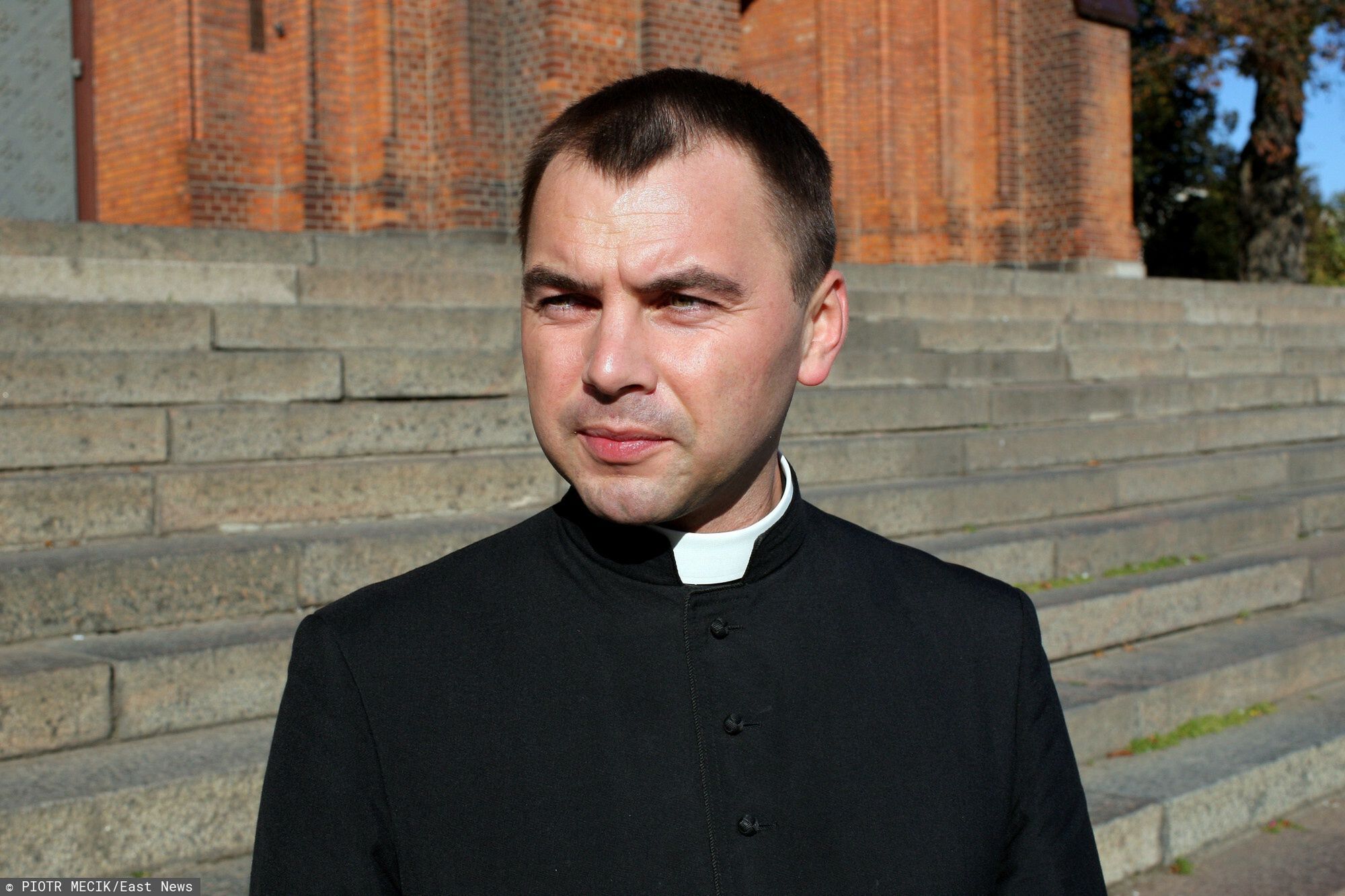 Cud w Sok�?ce
FOT. PIOTR MECIK / SE / EAST NEWS  
BIALYSTOK 
29.09.2009 
W KOSCIELE SW. ANTONIEGO KSIADZ UPUSCIL HOSTIE. NIE MOZNA BYLO JEJ PODAC WIERNYM, ZOSTALA WIEC UMIESZCZONA W NACZYNIU Z WODA, GDZIE MIALA SIE ROZPUSCIC. PO KILKU DNIACH WODA ZABARWILA SIE NA CZERWONO. OKAZALO SIE, ZE W SRODKU NACZYNIA ZNAJDUJE SIE KAWALEK MIESNIA SERCOWEGO CZLOWIEKA.  
 
N/Z KSIADZ ANDRZEJ DEBSKI RZECZNIK BIALOSTOCKIEJ KURII
PIOTR MECIK