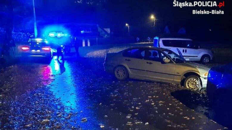 Bielsko-Biała. 15-latek wjechał do rowu BMW, które skradł kilka godzin wcześniej.