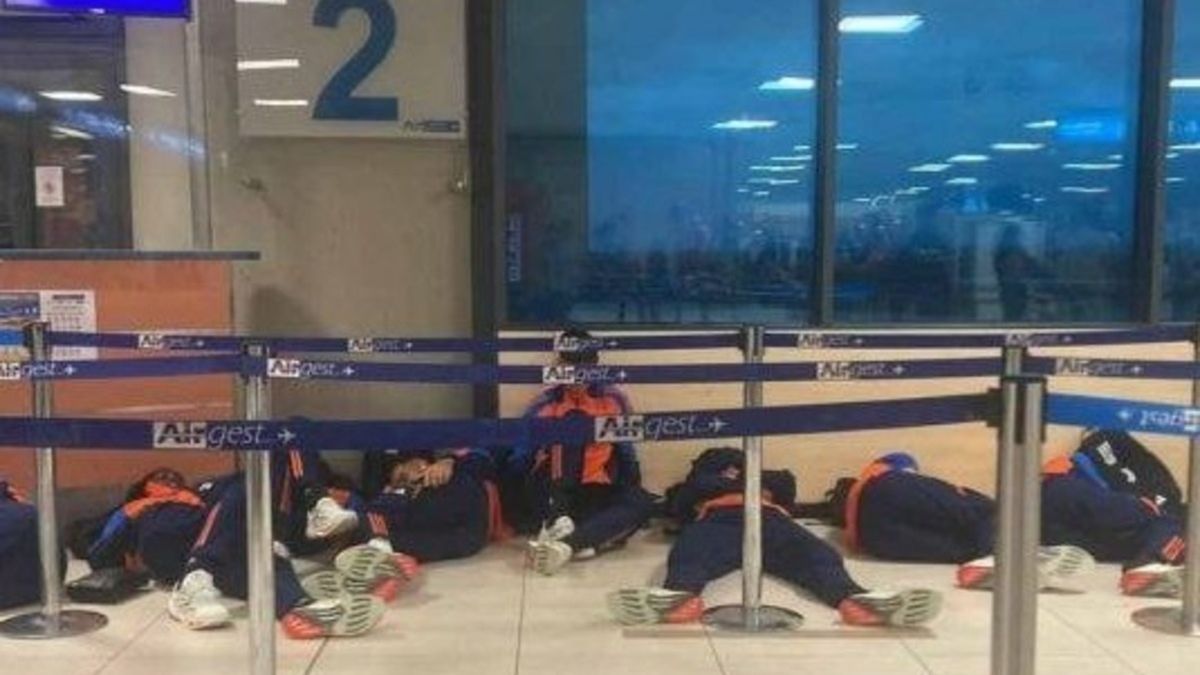 Piłkarze Juventusu koczowali na lotnisku