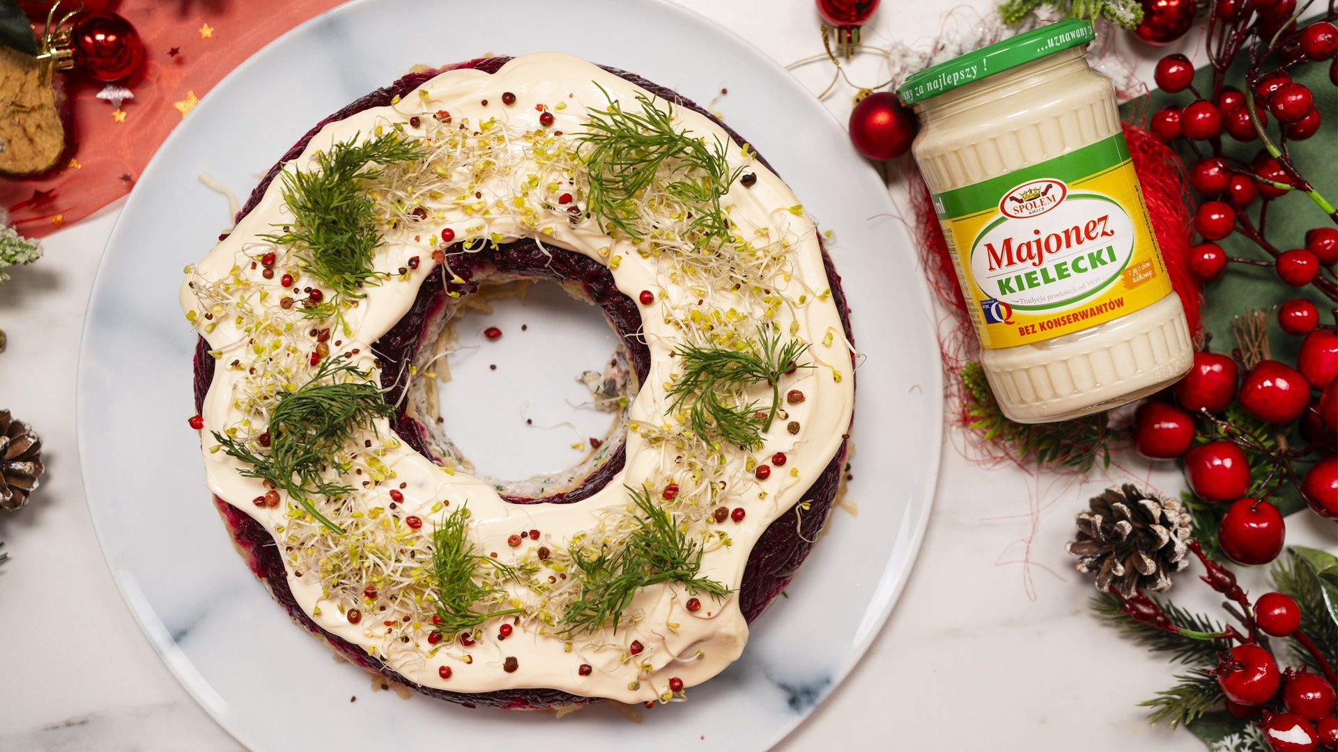 Sałatka śledziowa z Majonezem Kieleckm w formie wieńca