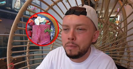 Znalazł to w naleśniku, który kosztował 55 zł. "Za tyle pieniędzy?"