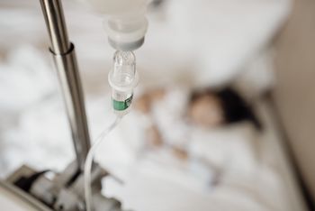 Dramat we Francji. 18-miesięczne dziecko w aucie. Nie żyje