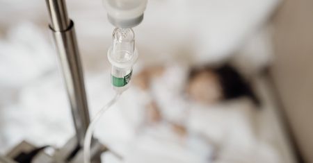 Dramat we Francji. 18-miesięczne dziecko w aucie. Nie żyje