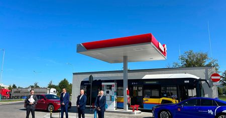 ORLEN: 300. tankowanie wodoru na stacji w Płocku. Zeroemisyjny transport nabiera tempa!