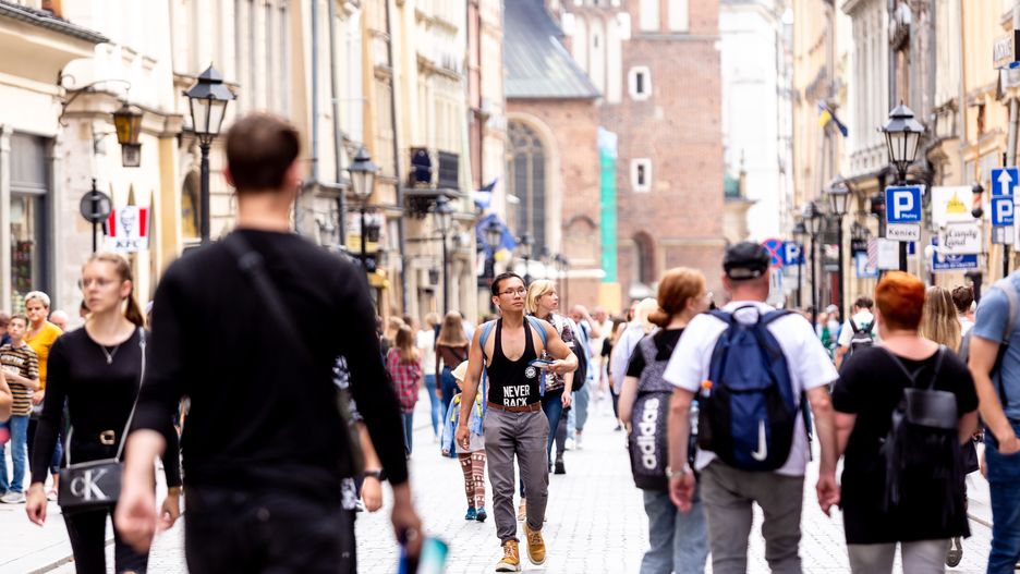 W 2023 r. liczba urodzeń była niższa od liczby zgonów o prawie 137 tys.
