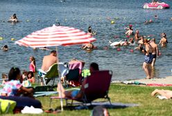 Uratował dwie tonące dziewczynki. Na plaży nikt inny mu nie pomógł