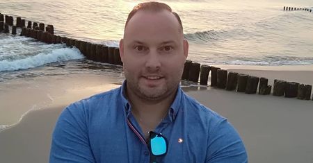 "Ślub od pierwszego wejrzenia". Zapomniany Jacek chwali się... nogami dziewczyny