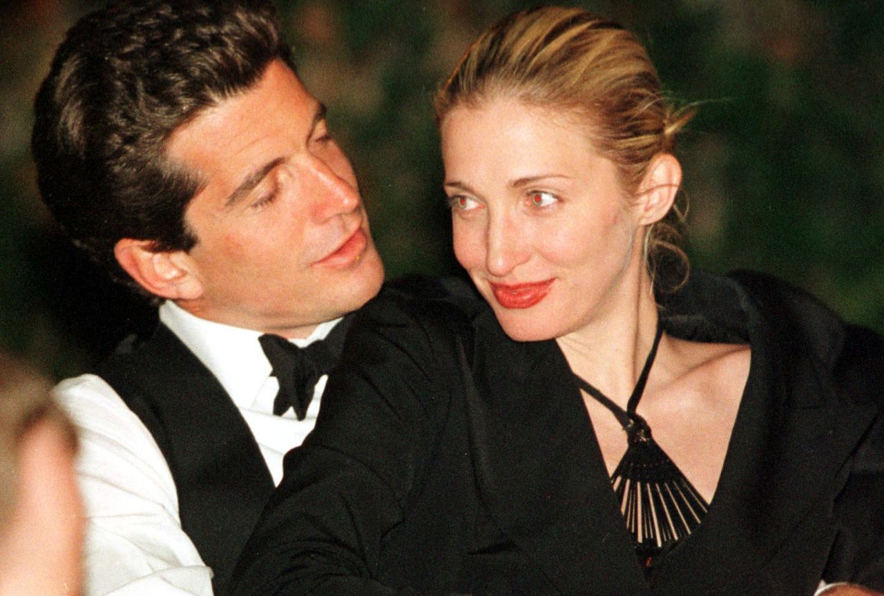 Jakie są kluczowe elementy stylu Carolyn Bessette-Kennedy? 