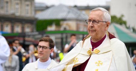Koronawirus w Polsce. Abp Gądecki apeluje o zakrywanie ust i nosa podczas nabożeństw