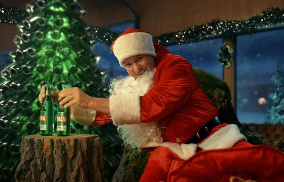 Oburzenie na reklamę Łomży z Karolakiem. "Milczenie marki tylko pogłębia kryzys"