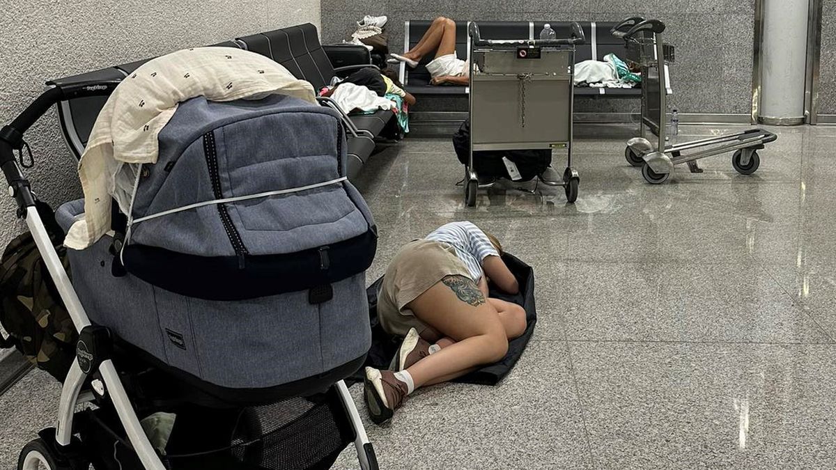 Podróżujący z Majorki do Warszawy musieli spędzić noc na lotnisku