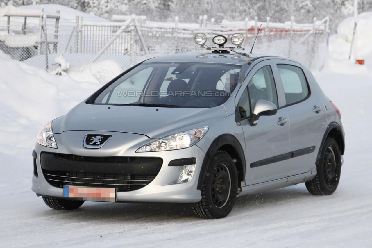 Peugeot 301 & 208 GTI uchwycone w zimowej scenerii