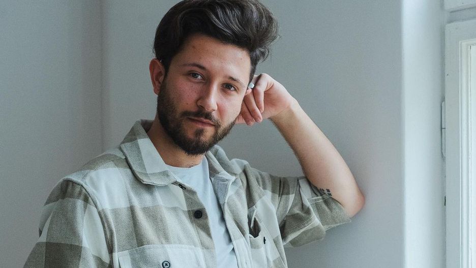 Szymon Myszka jest "stylistkiem paznokci"
