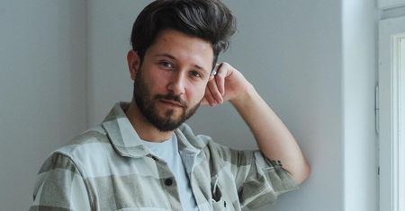 "Migdoli" paznokcie. Szymon Myszka spełnia życzenia klientek