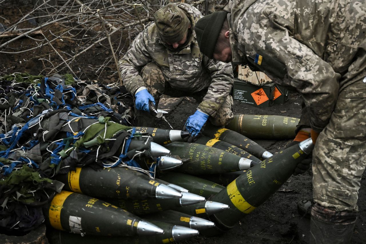 Dostawy amunicji do Ukrainy spowolniły. Zełenski podał powód