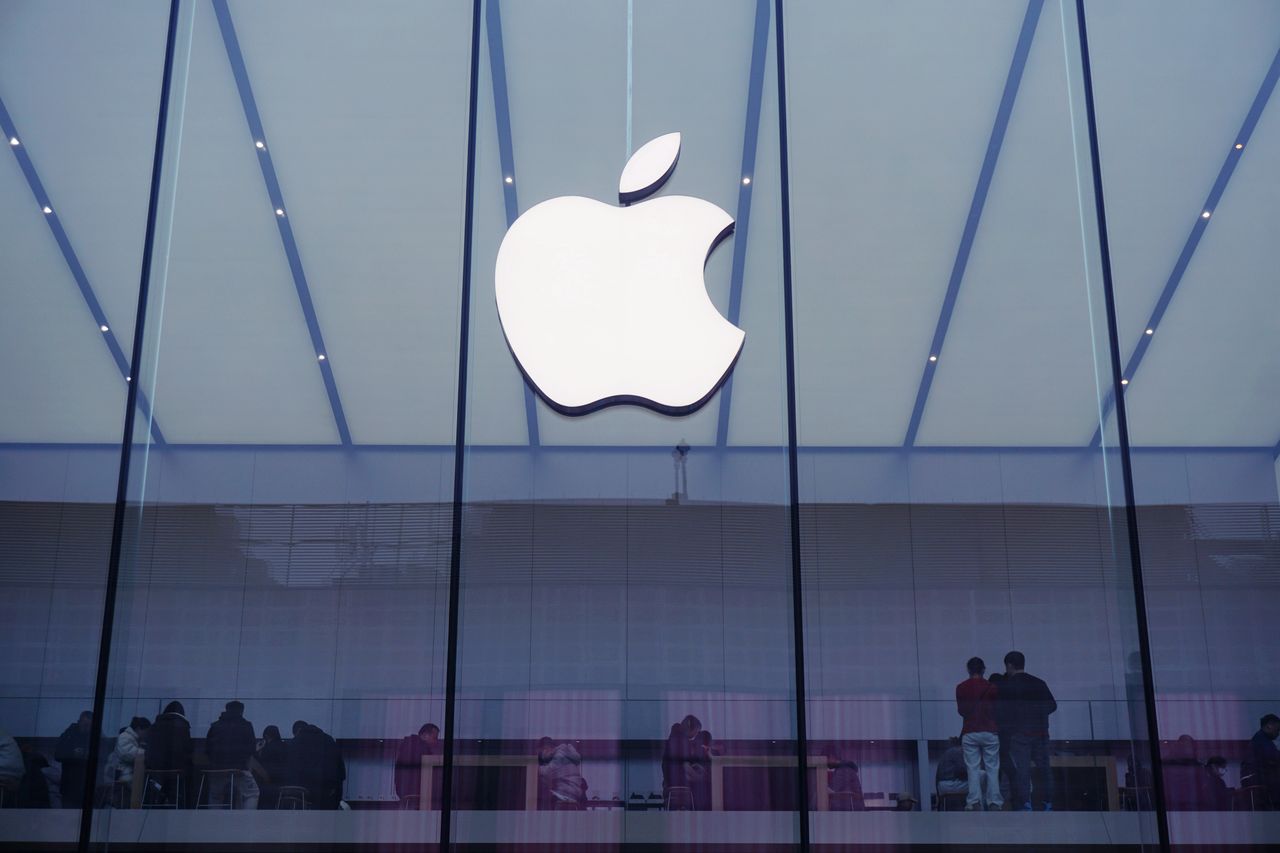 HANGZHOU, CHINA - FEBRUARY 2, 2024 - The logo of Apple is pictured in Hangzhou city, Zhejiang province, China, February 2, 2024. (Photo credit should read CFOTO/Future Publishing via Getty Images)