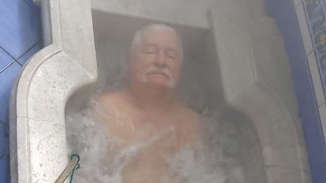 Lech Wałęsa poddał się zabiegom uzdrawiającym 