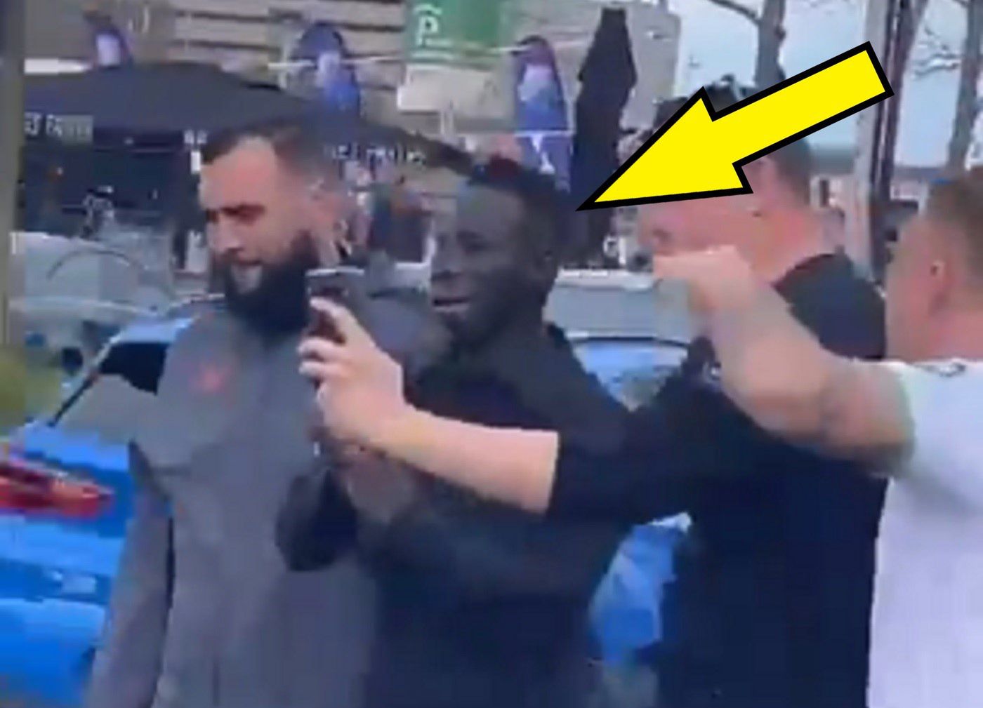 Tak po meczu do domu wraca Yankuba Minteh