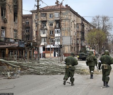 Rosjanie do Ukraińców: Poddacie się albo wszyscy zginiecie. Trwa atak na Mariupol