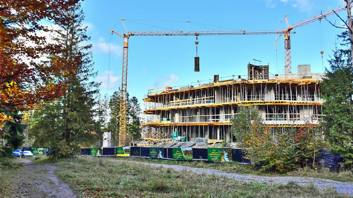 Na zdjęciu budowa pensjonatu na miejscu dawnego pensjonatu Malwa