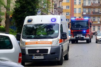 Toruń: Mieszkaniec wyczuł na ulicy gaz. Służby szybko ruszyły do akcji