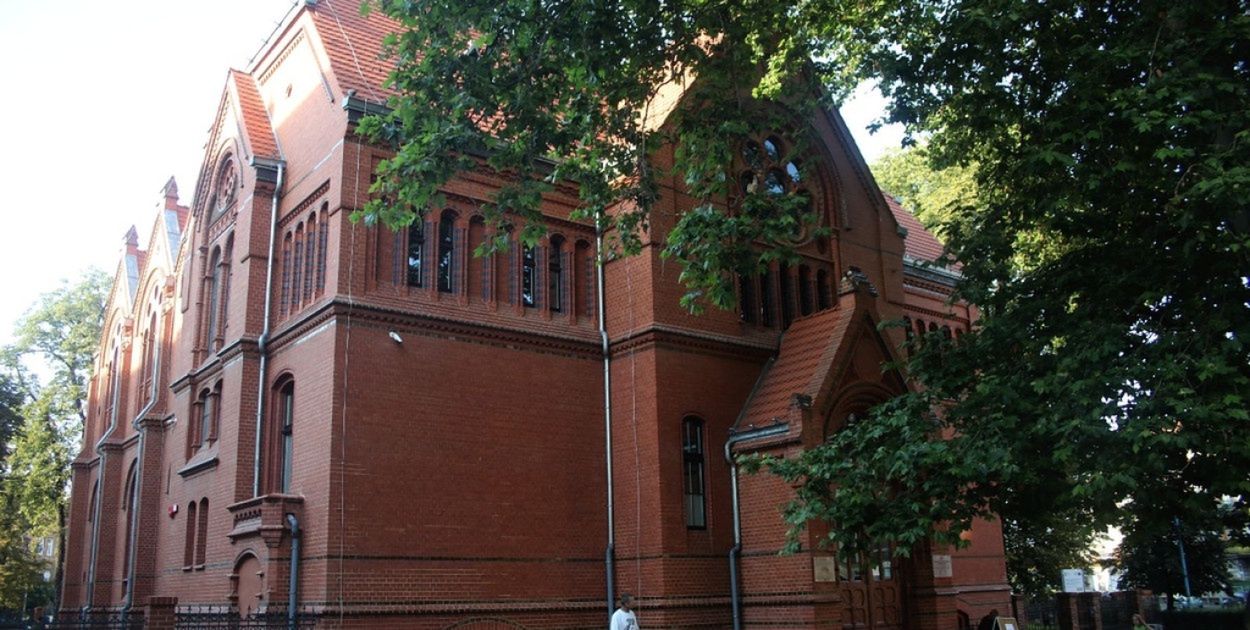 Legnicka biblioteka zaprasza na spotkanie z Mariuszem Gładzikiem