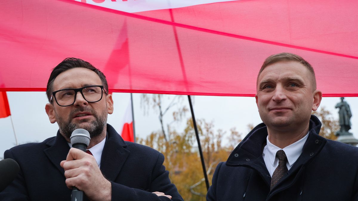 Daniel Obajtek, Robert B�kiewicz
Pawe� Supernak
demonstracja, detektywistyczna, flaga, manifestacja, Murem za Obajtkiem, orlen, poparcie, Prokuratura Regionalna, przes�uchanie, przes�uchiwany, transparent, umowy, wsparcie