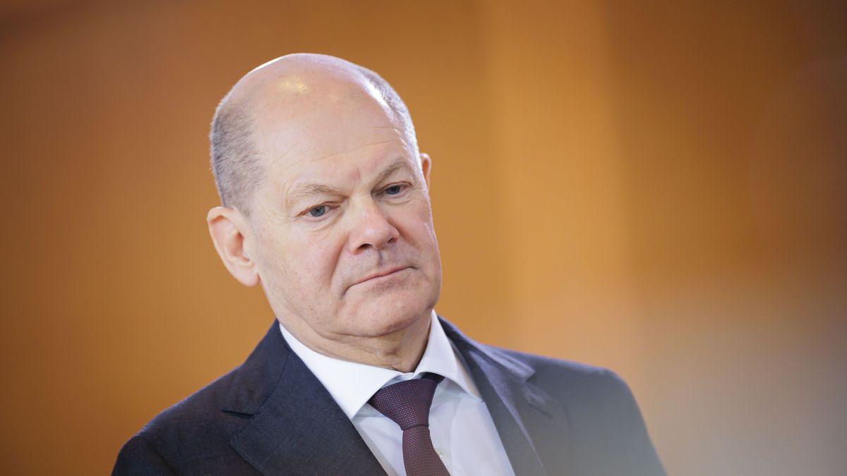 BERLIN, GERMANY - APRIL 24: Federal Chancellor Olaf Scholz (SPD) , arrives for the weekly federal government cabinet meeting on April 24, 2024 in Berlin, Germany. (Photo by Thomas Trutschel/Photothek via Getty Images)