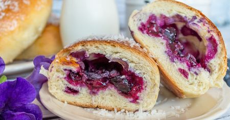 Jagodzianki bez pieczenia. Robi się je w garnku, a wychodzą miękkie jak z piekarni