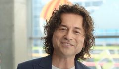 Piotr Rubik klaszcze z Szymonem Majewskim w reklamach promocji Plusa dla firm (wideo)