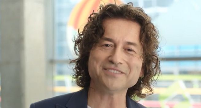 Piotr Rubik klaszcze z Szymonem Majewskim w reklamach promocji Plusa dla firm (wideo)